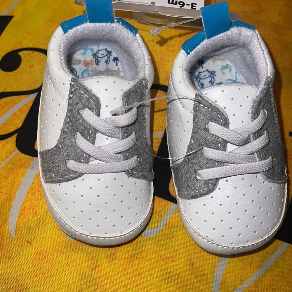 CARTERS Baby Shoes - Picture 2 of 4
